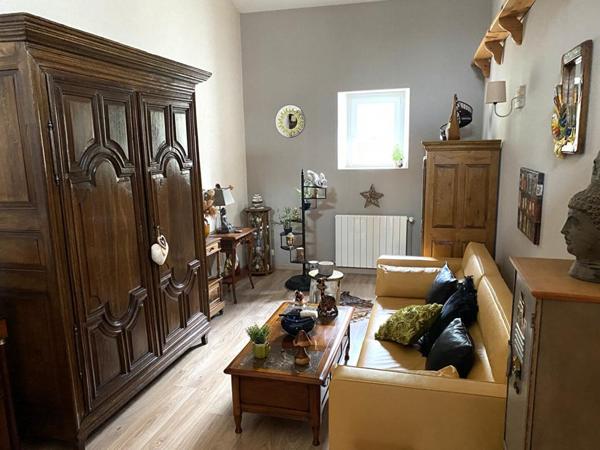 Belle Maison de Caractère de 166 m² entièrement rénovée avec son garage, atelier, cave, buanderie-chaufferie, terrasses, appentis et terrain clos, arboré de 598 m²