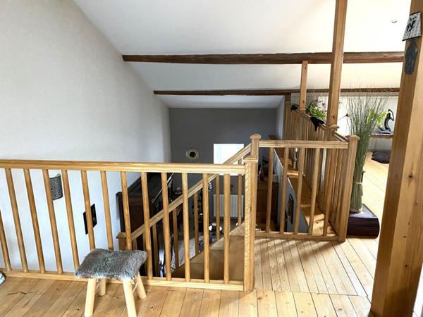 Belle Maison de Caractère de 166 m² entièrement rénovée avec son garage, atelier, cave, buanderie-chaufferie, terrasses, appentis et terrain clos, arboré de 598 m²