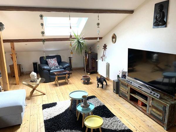 Belle Maison de Caractère de 166 m² entièrement rénovée avec son garage, atelier, cave, buanderie-chaufferie, terrasses, appentis et terrain clos, arboré de 598 m²