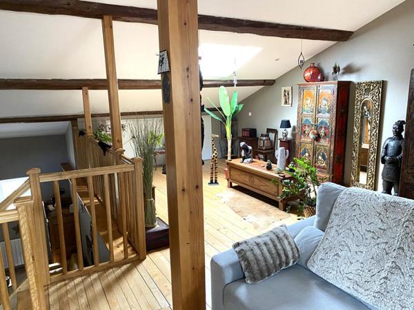 Belle Maison de Caractère de 166 m² entièrement rénovée avec son garage, atelier, cave, buanderie-chaufferie, terrasses, appentis et terrain clos, arboré de 598 m²