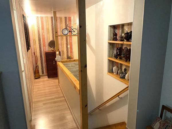 Belle Maison de Caractère de 166 m² entièrement rénovée avec son garage, atelier, cave, buanderie-chaufferie, terrasses, appentis et terrain clos, arboré de 598 m²