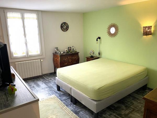 Belle Maison de Caractère de 166 m² entièrement rénovée avec son garage, atelier, cave, buanderie-chaufferie, terrasses, appentis et terrain clos, arboré de 598 m²