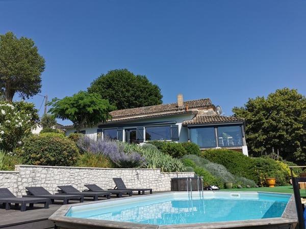 Cancon (47290) Maison de campagne avec vue magnifique