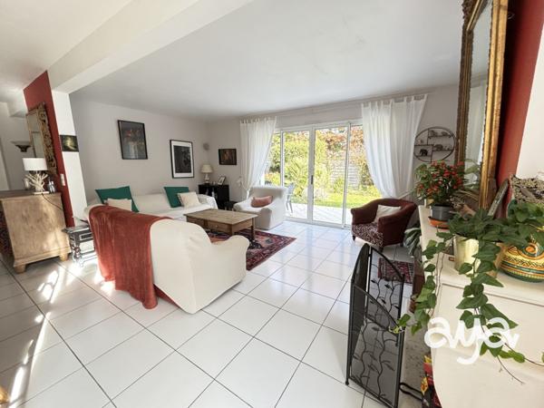 Maison familiale lumineuse dans un cadre verdoyant