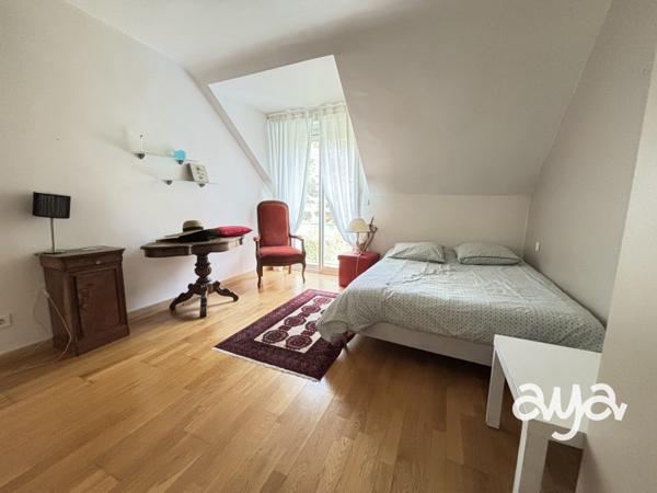 Maison familiale lumineuse dans un cadre verdoyant