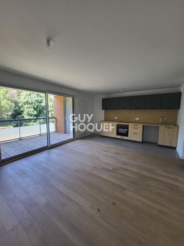 LOCATION T4 - 2 LOGGIAS - 2 PARKING - CHAUFFAGE EAU CHAUDE EAU FROIDE INCLUS DANS LES CHARGES