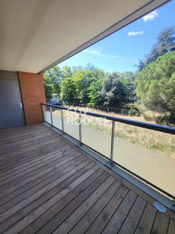 LOCATION T4 - 2 LOGGIAS - 2 PARKING - CHAUFFAGE EAU CHAUDE EAU FROIDE INCLUS DANS LES CHARGES