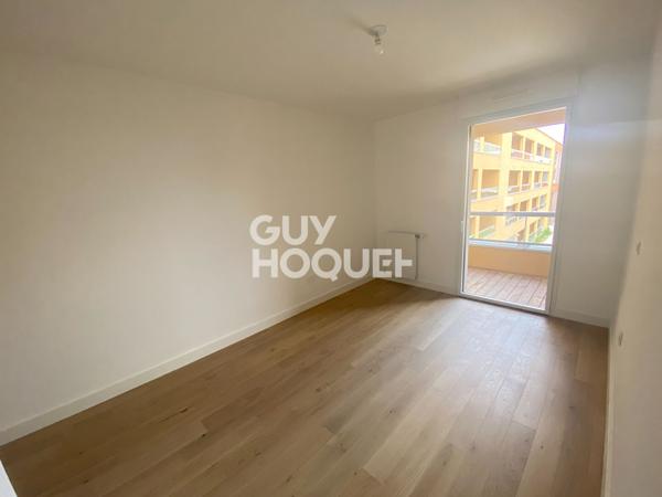 LOCATION T4 - 2 LOGGIAS - 2 PARKING - CHAUFFAGE EAU CHAUDE EAU FROIDE INCLUS DANS LES CHARGES