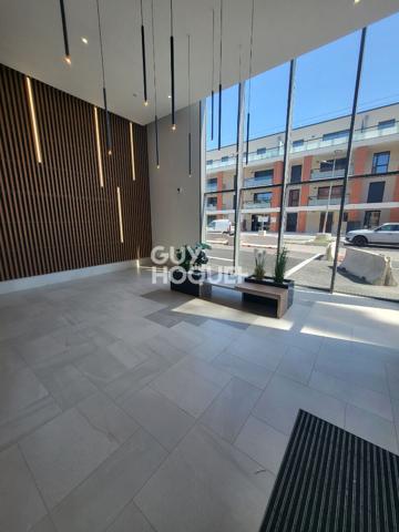 LOCATION T4 - 2 LOGGIAS - 2 PARKING - CHAUFFAGE EAU CHAUDE EAU FROIDE INCLUS DANS LES CHARGES