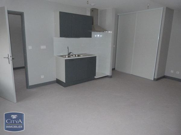 Appartement à louer 2 pièces 37.8m² Riom (63200)