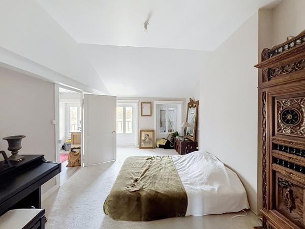 ANGOULEME CENTRE – ENSEMBLE IMMOBILIER ATYPIQUE À FORT POTENTIEL