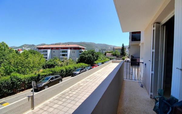 Appartement à vendre    3 pièces • 52,71 m2 Marseille 11