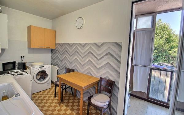 Appartement à vendre    3 pièces • 52,71 m2 Marseille 11