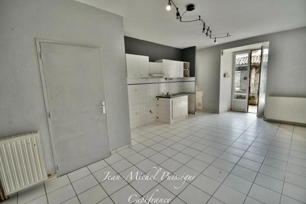 Maison à vendre 6 pièces 142m2 à VALENTINE (31) comprenant 2 Logements Type III, Jardin