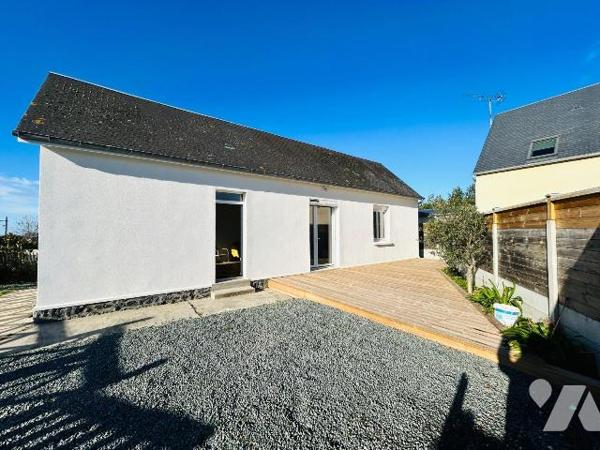 Découvrez cette charmante maison entièrement restaurée, idéalement située à seulement 1 km de l...
