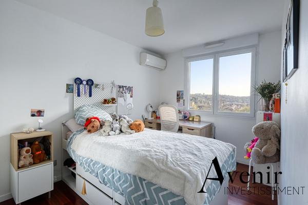 Appartement dernier étage - 4 chambres - Terrasses - Climatisé - Box fermés Lyon Appartement dernier étage - 4 chambres - Terrasses - Climatisé - Box fermés Lyon