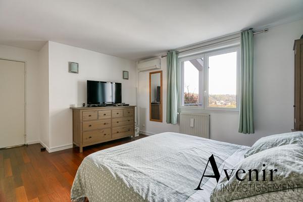 Appartement dernier étage - 4 chambres - Terrasses - Climatisé - Box fermés Lyon Appartement dernier étage - 4 chambres - Terrasses - Climatisé - Box fermés Lyon