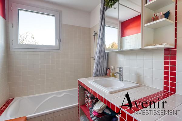 Appartement dernier étage - 4 chambres - Terrasses - Climatisé - Box fermés Lyon Appartement dernier étage - 4 chambres - Terrasses - Climatisé - Box fermés Lyon