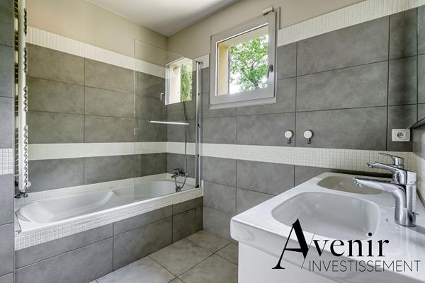 Charbonnières Les Bains - propriété d'exception de 256m2 au sein d'un écrin de verdure Charbonnieres les bains Charbonnières Les Bains - propriété d'exception de 256m2 au sein d'un écrin de verdure Charbonnieres les bains