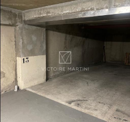 Parking
        
        - 18 m² Exclusivité 35 000 € *