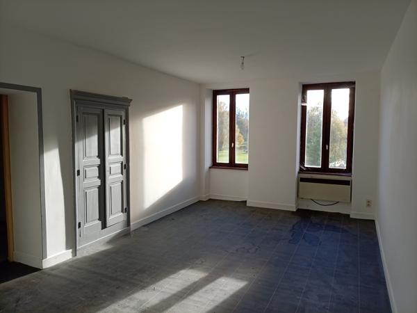 PROPRIETE DE 3 APPARTEMENTS À CÔTÉ DU PLAN D’EAU