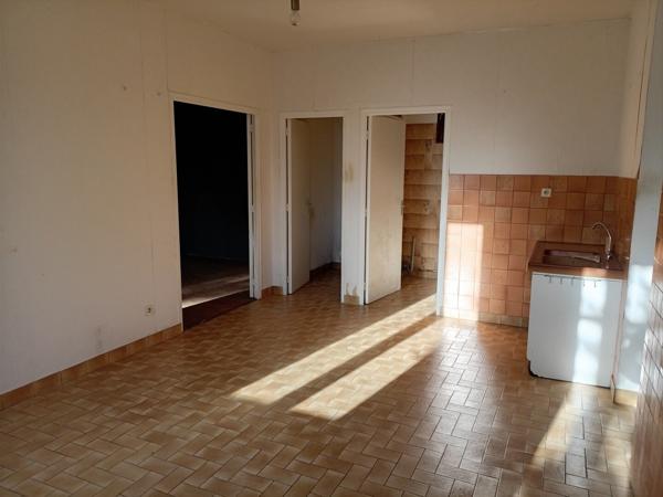 PROPRIETE DE 3 APPARTEMENTS À CÔTÉ DU PLAN D’EAU