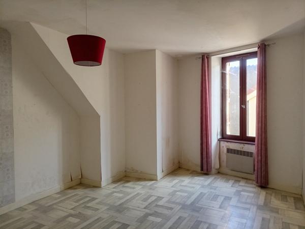 PROPRIETE DE 3 APPARTEMENTS À CÔTÉ DU PLAN D’EAU