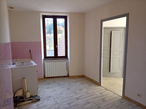 PROPRIETE DE 3 APPARTEMENTS À CÔTÉ DU PLAN D’EAU