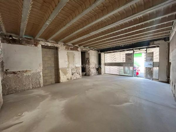 Location                                                      Local commercial
                        
                     3 pièces                      87 m2                     à Montlhéry