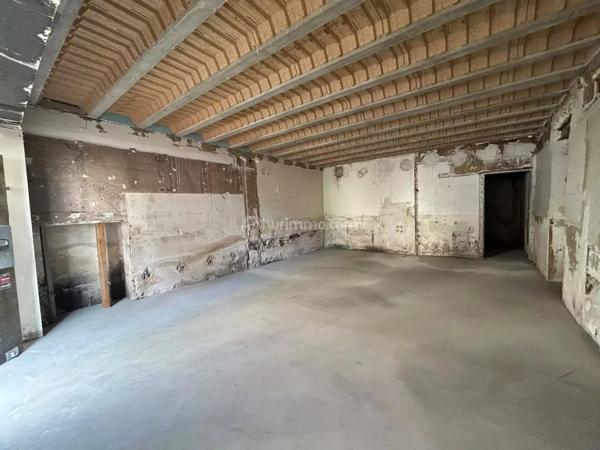 Location                                                      Local commercial
                        
                     3 pièces                      87 m2                     à Montlhéry