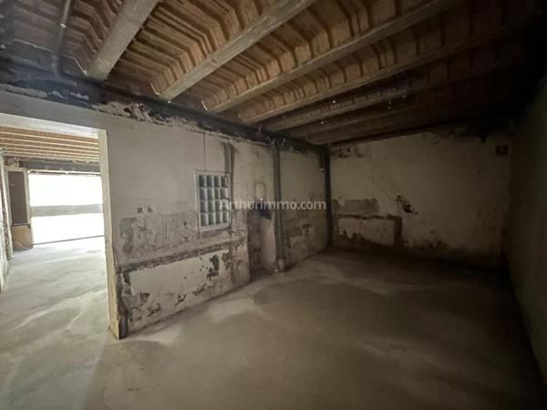 Location                                                      Local commercial
                        
                     3 pièces                      87 m2                     à Montlhéry