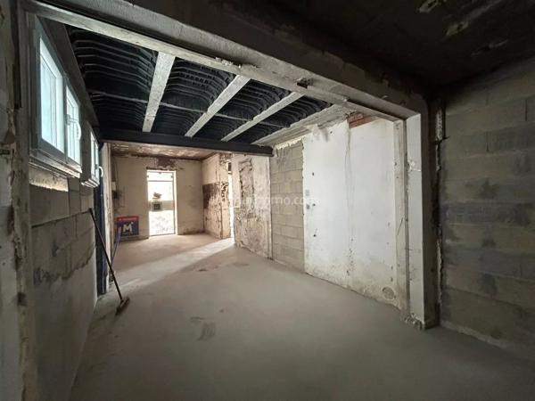 Location                                                      Local commercial
                        
                     3 pièces                      87 m2                     à Montlhéry