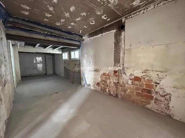 Location                                                      Local commercial
                        
                     3 pièces                      87 m2                     à Montlhéry