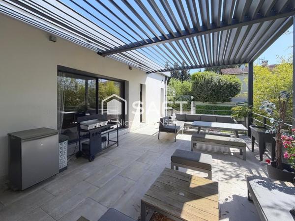 Maison contemporaine aux prestations haut de gamme située entre Nimes, Uzès et Alès
