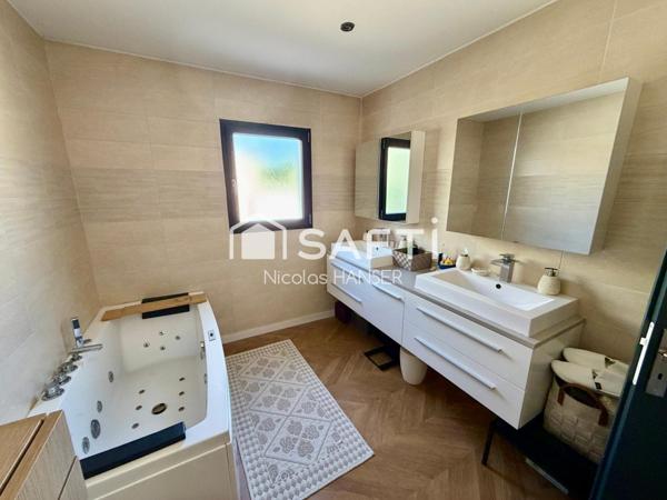Maison contemporaine aux prestations haut de gamme située entre Nimes, Uzès et Alès
