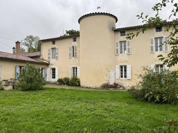 Maison à vendre |  Mauzé-sur-le-Mignon |  9 pièces | 328 m²