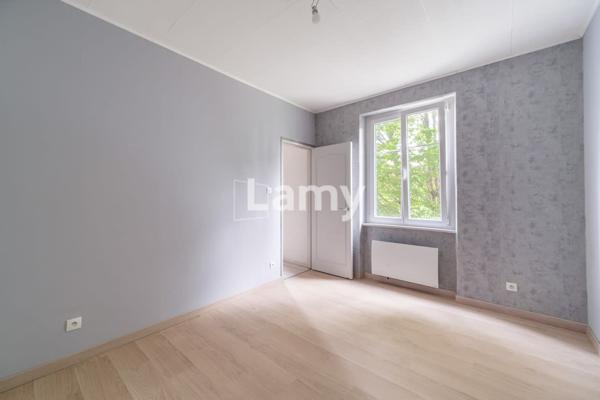 T3 rénové avec annexes et jardin privatif de 100m²