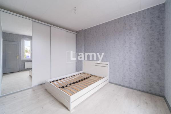 T3 rénové avec annexes et jardin privatif de 100m²