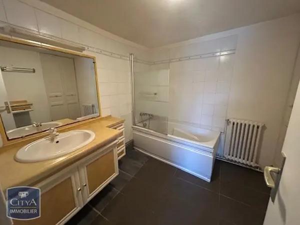 Appartement à louer 4 pièces 98.57m²