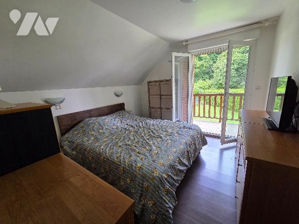 A 5 kms Héricourt en Caux sur  terrain d'~1020m², maison mitoyenne d'1 côté d'~156m², 5 chambres.