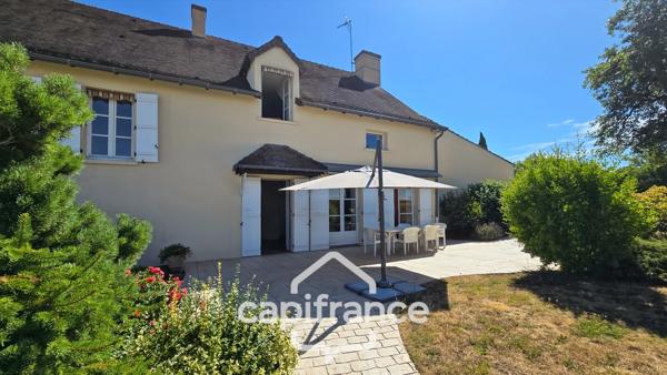 Maison en pierre à vendre 8 pièces avec piscine sur 3100 m² de terrain.
