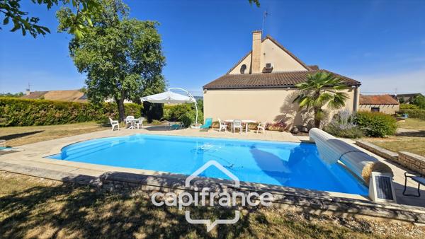 Maison en pierre à vendre 8 pièces avec piscine sur 3100 m² de terrain.