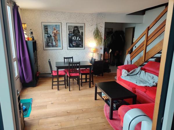 Grand duplex avec terrasse, proche du rer A et E Val de fontenay, des écoles, des commerces de proximité et du centre commercial