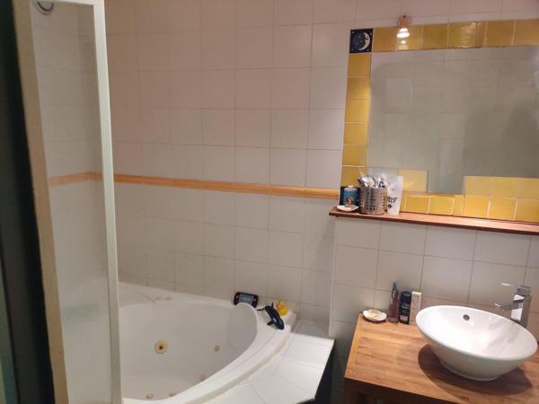 Grand duplex avec terrasse, proche du rer A et E Val de fontenay, des écoles, des commerces de proximité et du centre commercial