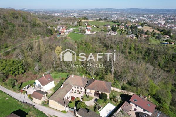 Maubec : maison de charme, parc 3 ha, piscine, vue