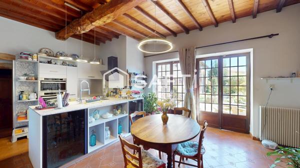 Maubec : maison de charme, parc 3 ha, piscine, vue