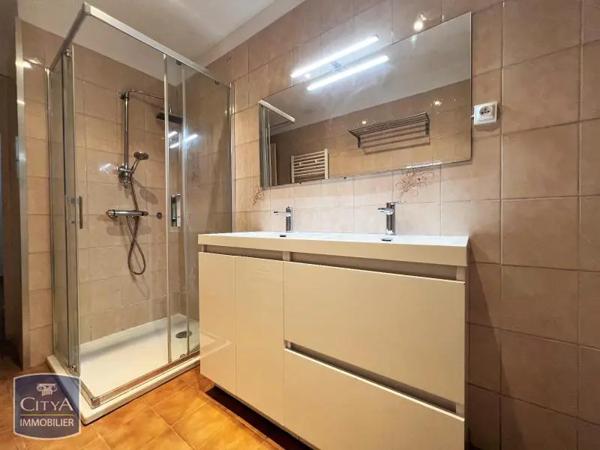 Maison à louer 6 pièces 174.54m² Entraigues-sur-la-Sorgue (84320)