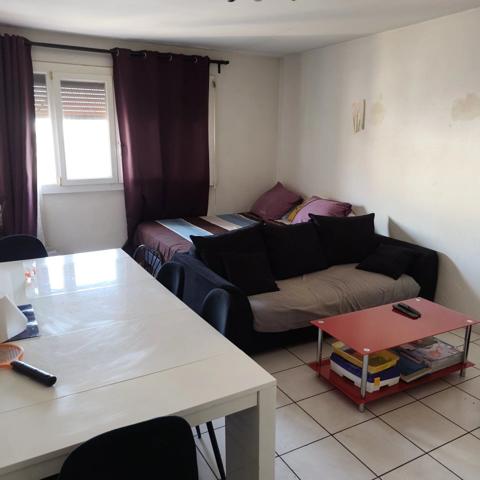 Vente                                                      Appartement
                        
                     3 pièces                      60 m2                     à Marseille 15