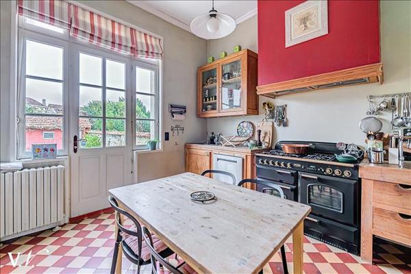 Maison à vendre 1 190 000 € Bordeaux 9 p 253,8 m² DPE D