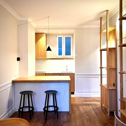 Appartement de deux pièces, Boulevard Saint germain 75005